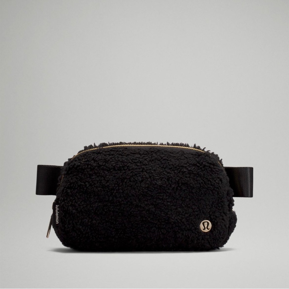 NEW lululemon everywhere black fleece belt bag WITH TAGS